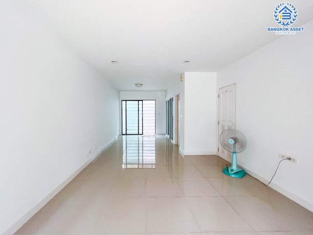 *****ทาวน์โฮมมือสองย่านนนทบุรี ม.ทาวน์พลัสเอ็กซ์ ประชาชื่น เนื้อที่ 21 ตร.ว. ฟังก์ชัน 3 ห้องนอน 3 ห้องน้ำ 2 ที่จอดรถ บ้านสวย สภาพใหม่ บนทำเลโซนเมือง เชื่อมต่อถ.ติวานนท์ ถ.แจ้งวัฒนะ และถ.งามวงศ์วาน และใกล้รถไฟฟ้าสายสีชมพู "สถานีสนามบินน้ำ"